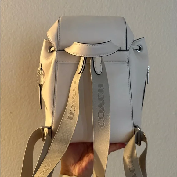 Coach Cream Backpack with Drawstring Closure and Signature Logo - Picture 2 of 3